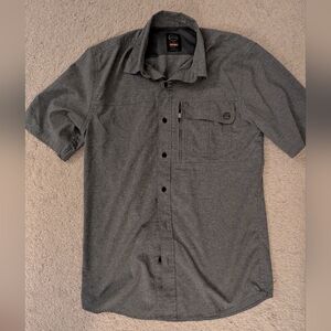 Wrangler's All-Terrain Gear ATG short sleeve mens shirt small sized grey
